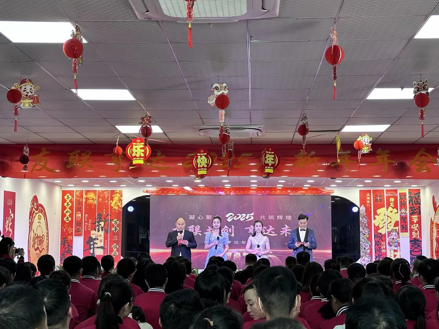 ever-glory-2025-spring-festival-gala-setup